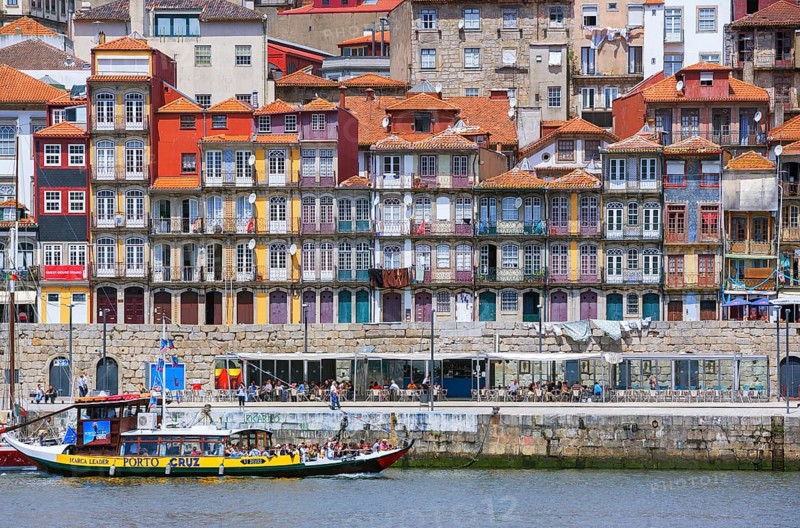 Porto riverfront with row of houses