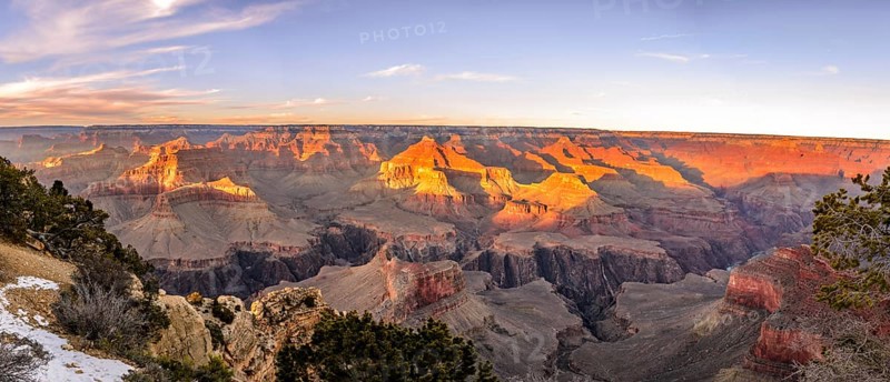 Gorge of the Grand Canyon in evening light