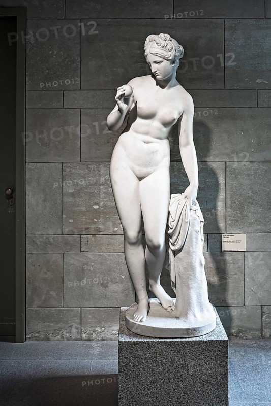 Venus with the apple