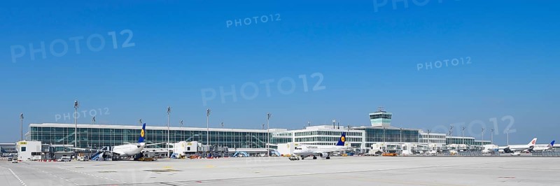 Lufthansa Airbus A 319-100 and Airbus A330-300 Lufthansa