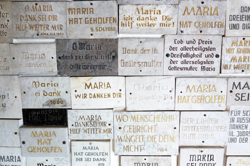 Boards made of marble with acknowledgements