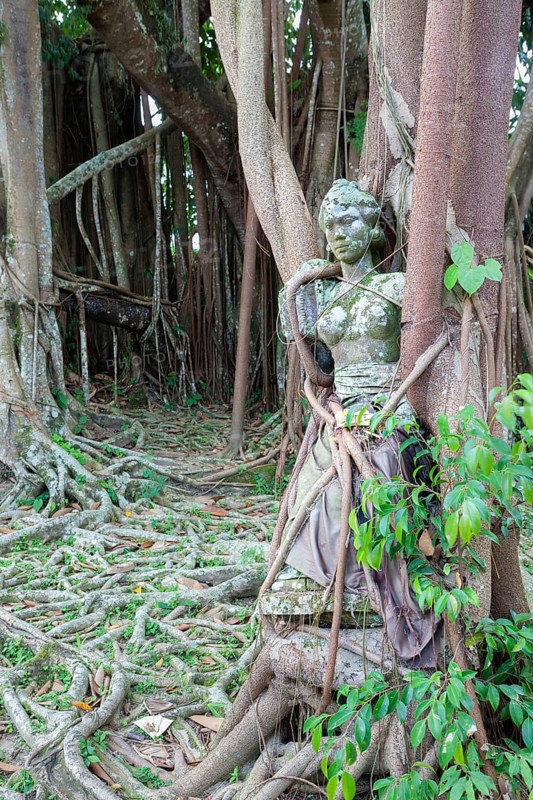 Statue of a Balinese woman