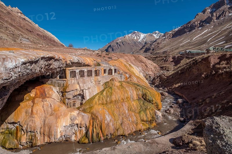 Puente del Inca over Las Cuevas rio
