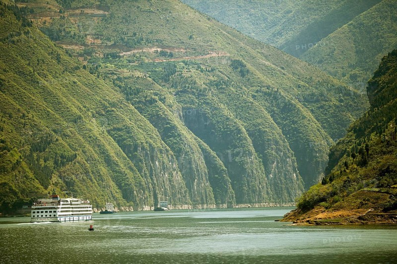 Cruise ship on the Yangtze River through the Qutang Gorge