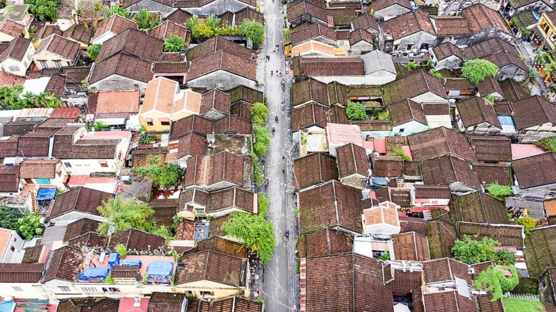 Roofs of old houses with Tráº§n Phu pedestrian road