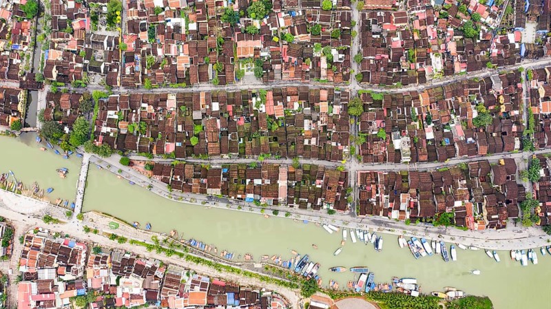 Hoi An ancient town with Thu Bon River