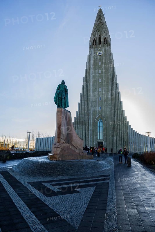 Hallgrimskirkja church with monument to Leif Eriksson