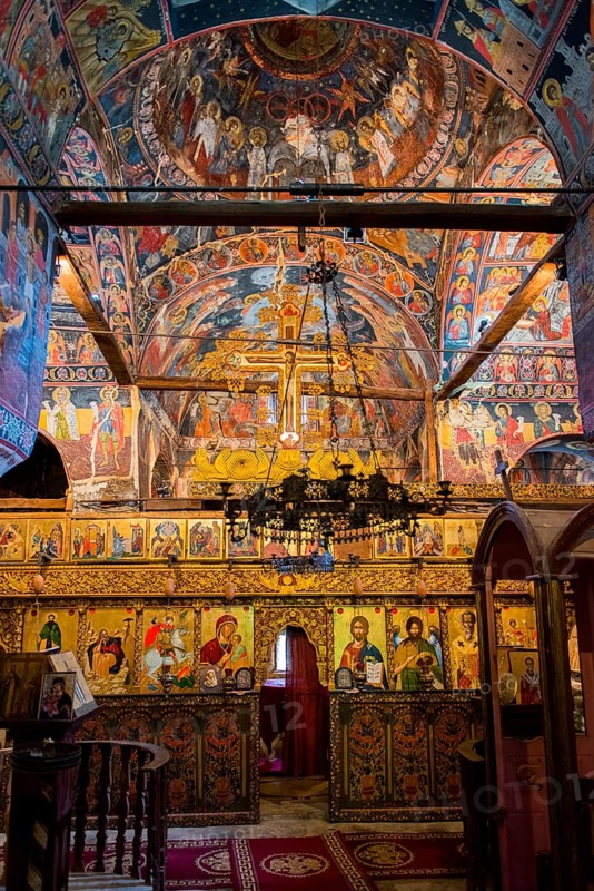 Vault with colourful frescoes