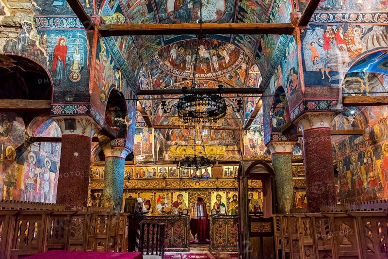 Vault with colourful frescoes