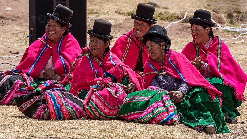 Indigenous women (chola