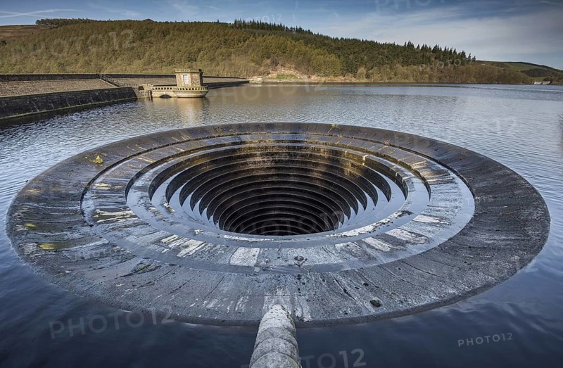 Bellmouth or overflow in reservoir