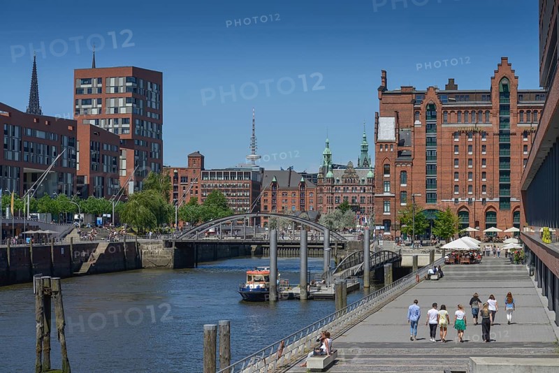 Magdeburger Hafen with Busanbrucke