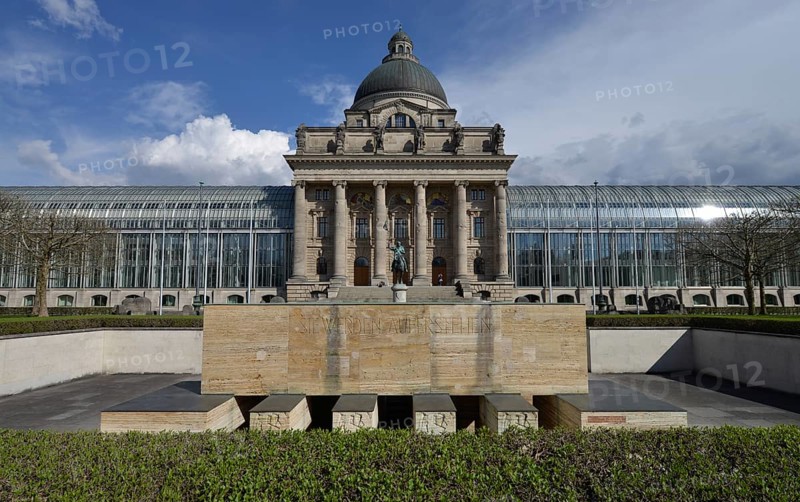 War Memorial in front of Bavarian State Chancellery