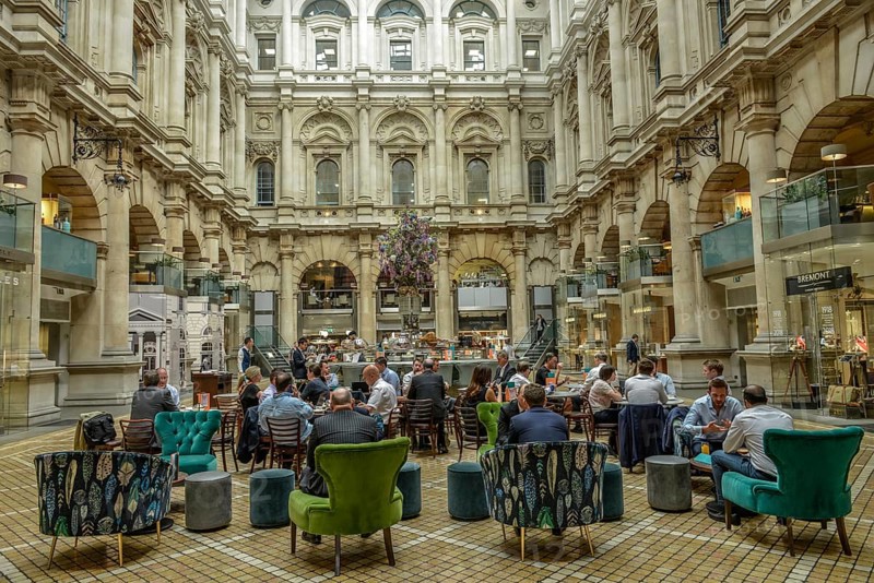 Cafe in the courtyard of the stock exchange