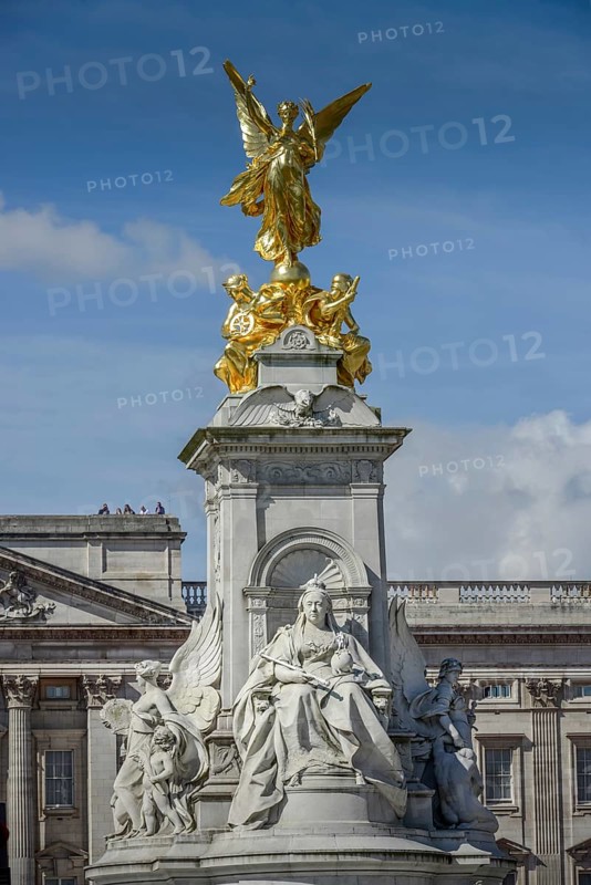 Queen Victoria Memorial in front of Buckingham Palace