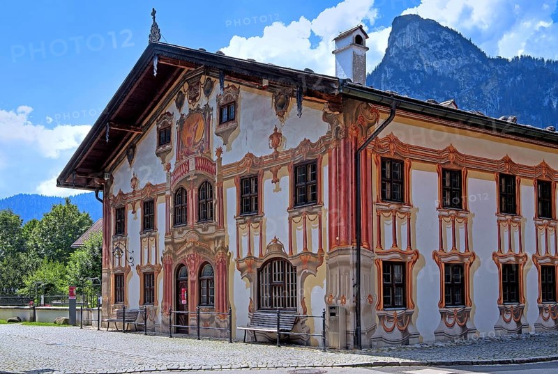 Pilatus house with typical Luftlmalerei in the center with the Kofel 1342m
