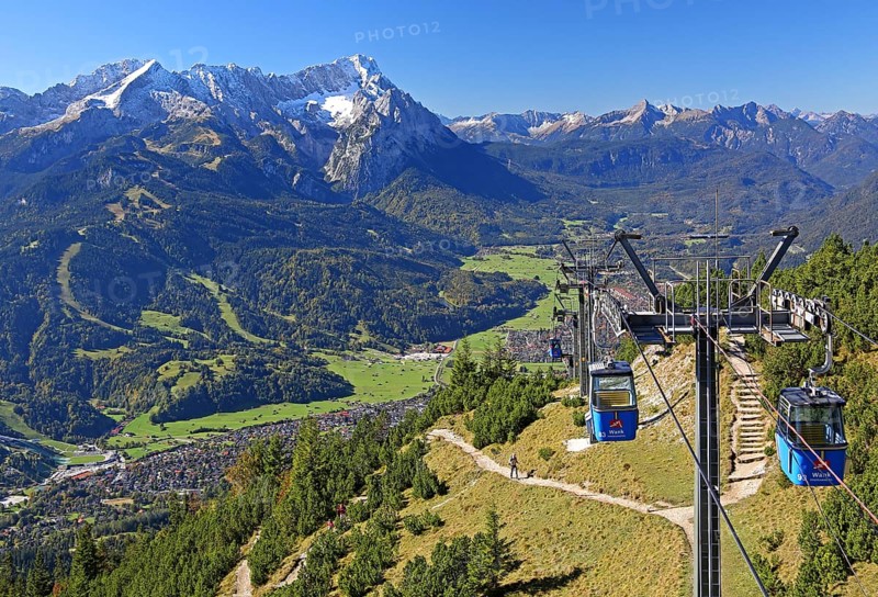 Wank cable car with view of the Wetterstein range with Alpspitze 2628m and Zugspitze 2962m