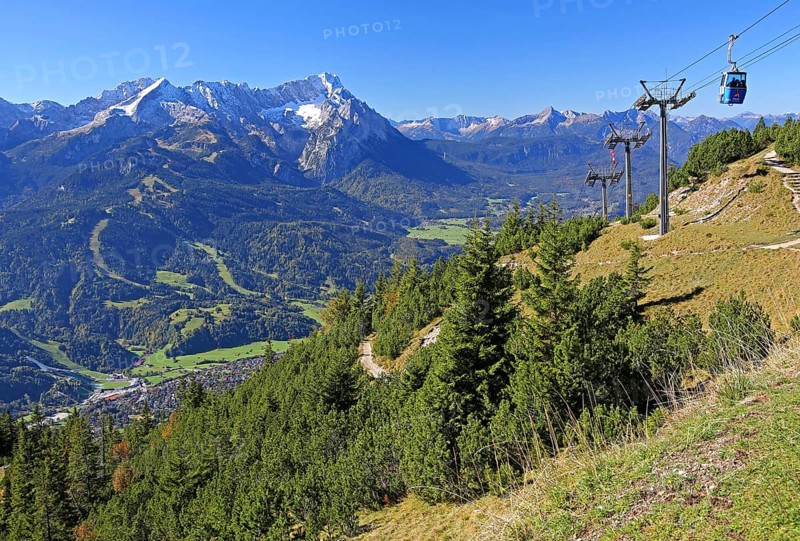 Wank cable car with view of the Wetterstein range with Alpspitze 2628m and Zugspitze 2962m