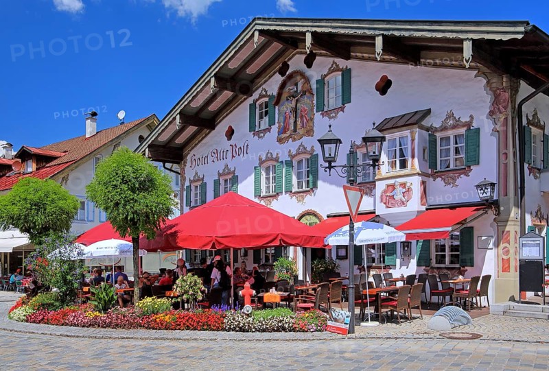 Hotel Alte Post with typical Luftlmalerei in the center