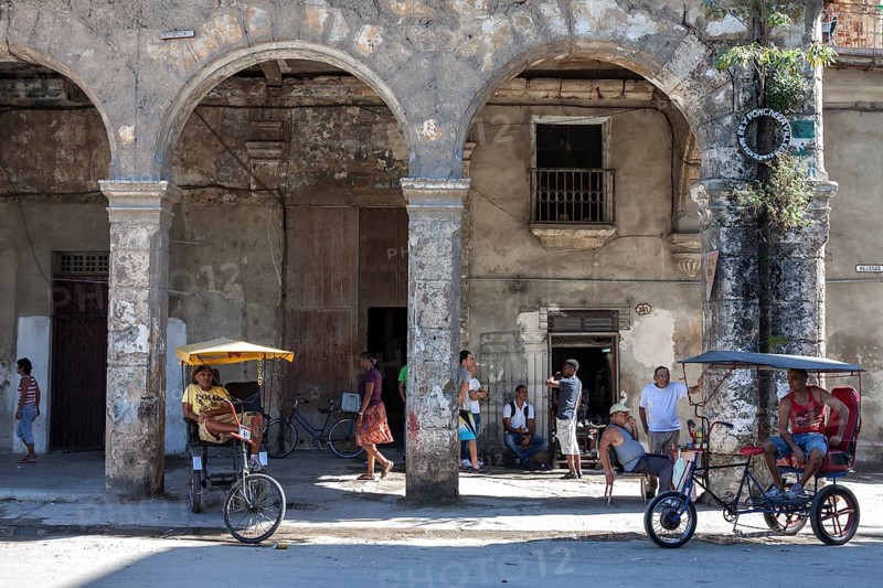 Typical street scene in Old Havana