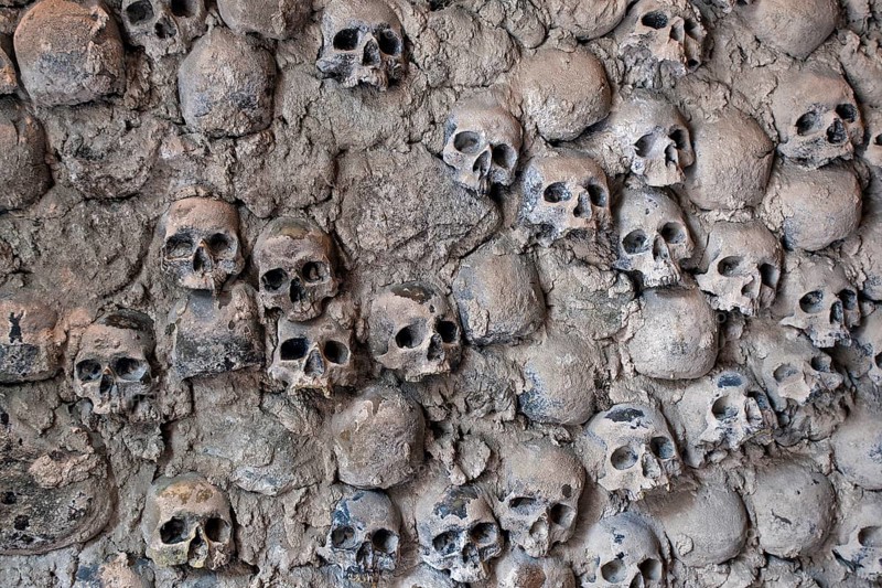 Skulls at entrance to Torture Museum