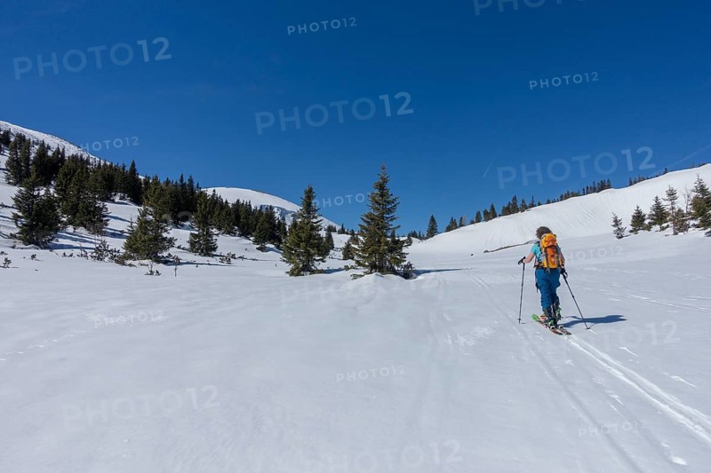 Woman with touring skis in Bergland
