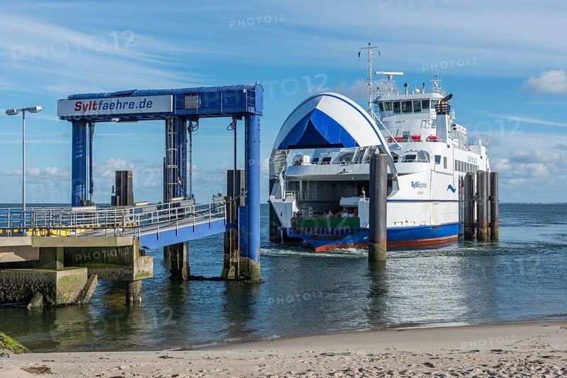 Sylt ferry landing at the port of List