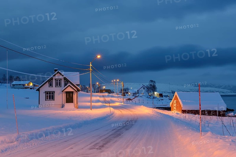 Wintry road 862 through Botnhamn