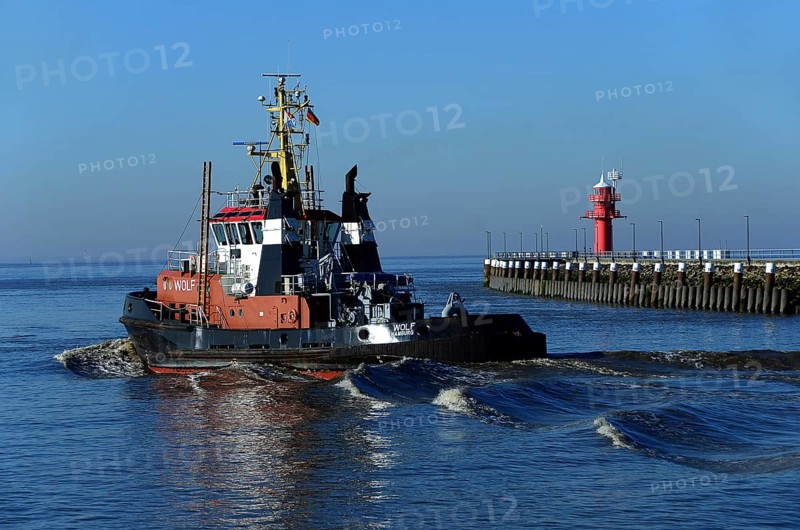 Tugboat on the Kiel Canal towards the North Sea