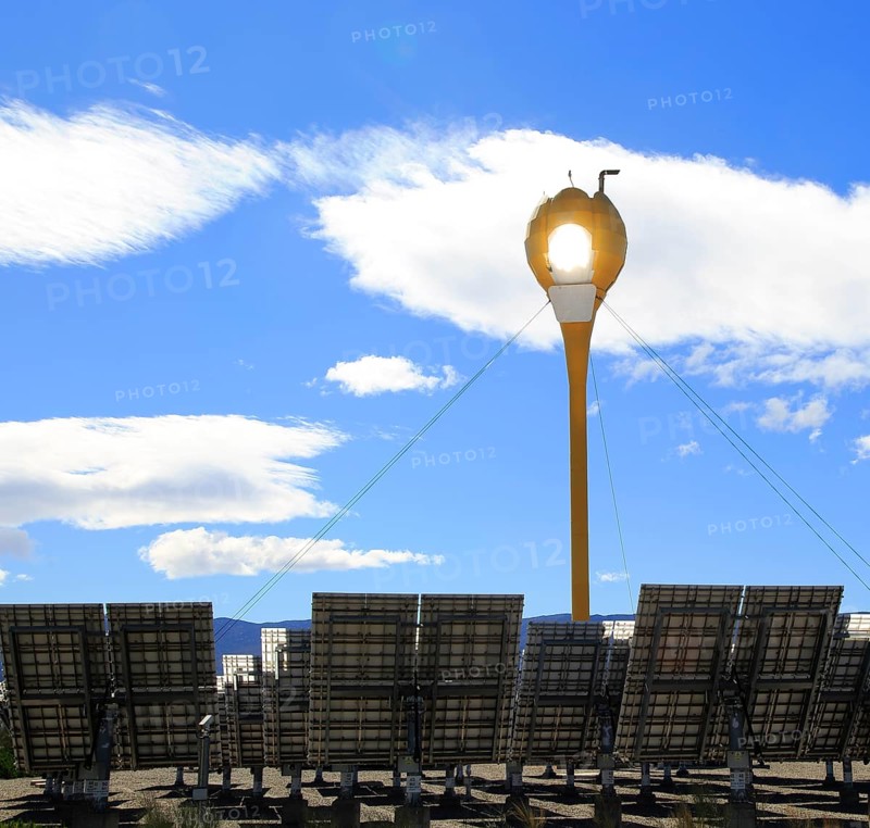 Heliostats reflecting sunrays to receiver tower