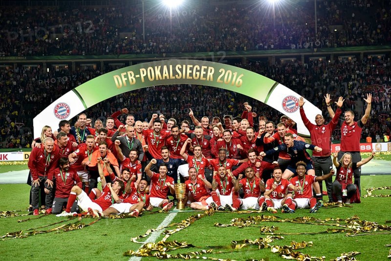 Group photo after winning the DFB Cup