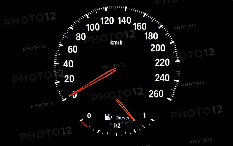 Speedometer with fuel gauge