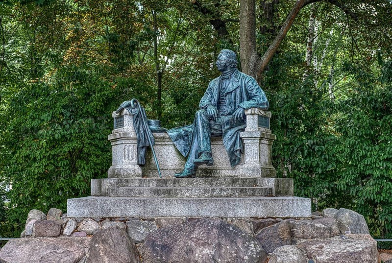 Fontane Monument