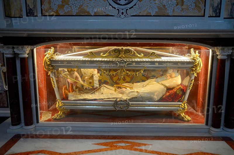 Holier Geminiano in a glass sarcophagus