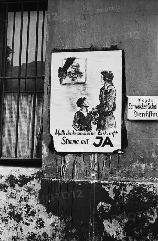 Poster for the referendum on the expropriation of war criminals on 30 June 1946