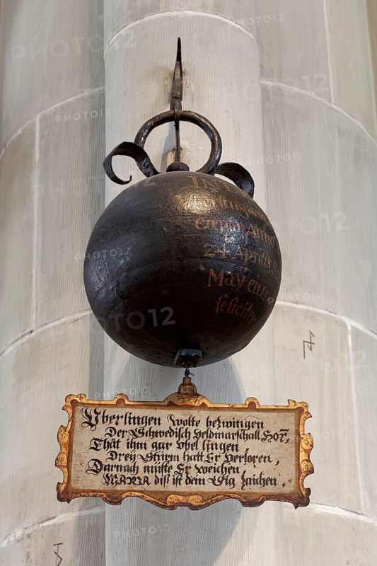 Cannonball from the Thirty Years' War to a pillar