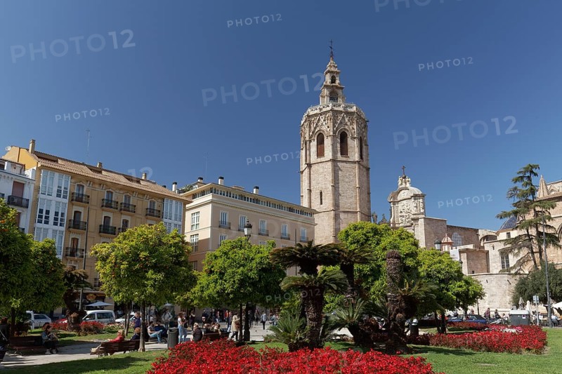 Placa de la Reina with cathedral of Valencia with church tower Micalet