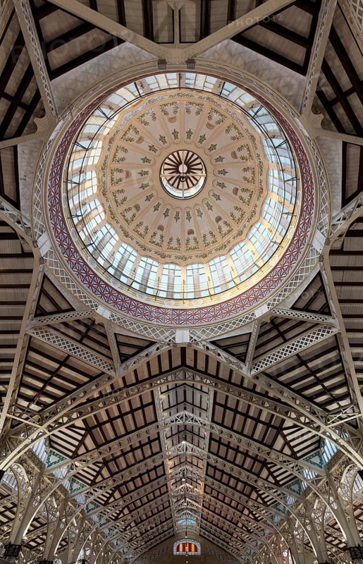 Roof construction and dome with artistic tile decor