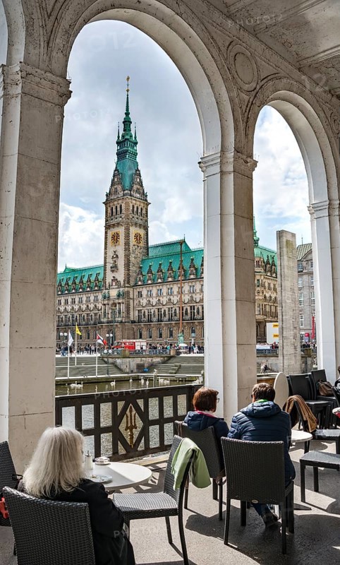 Cafe in the Alster Arcades overlooking City Hall