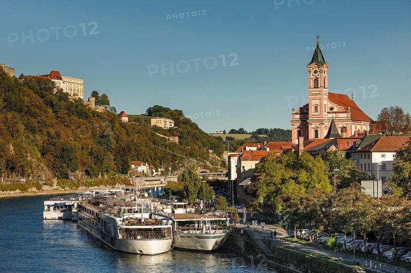 View over the Danube to the Veste Oberhaus and parish church St.Paul