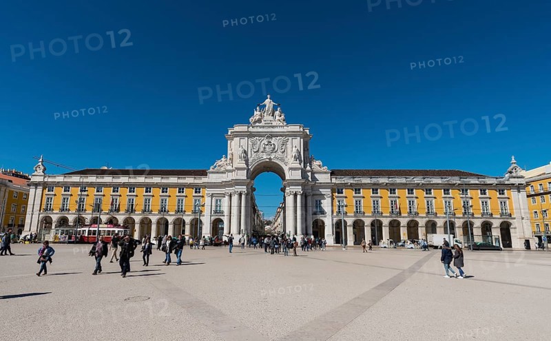 Arco da Vitoria at Praca do Comercio
