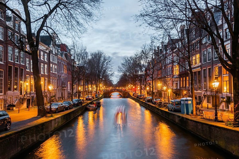 Dusk at the canal