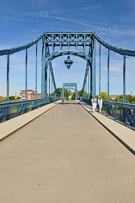 Kaiser Wilhelm Bridge with road lane