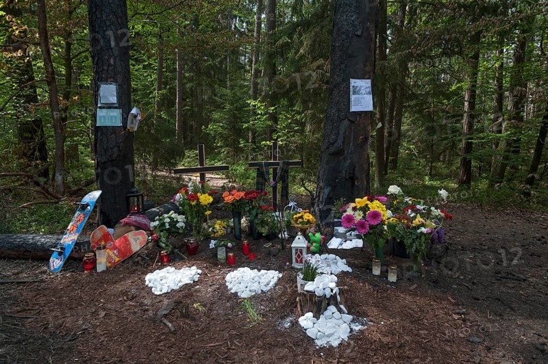Memorial for teenagers in fatal accident