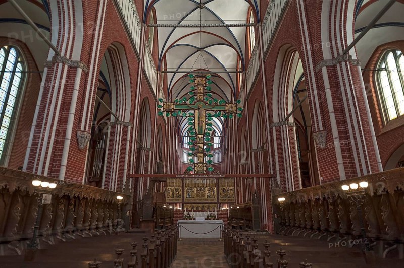 Double-sided cross altar with Christ