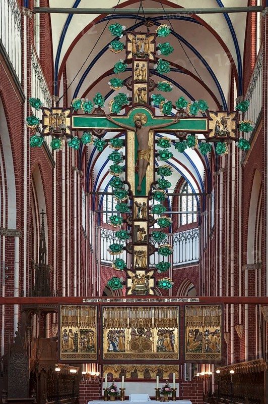 Double-sided cross altar with Christ