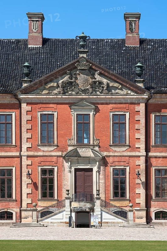 Bothmer Castle with Crest