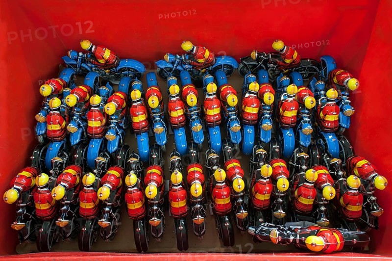 Ready tin toys