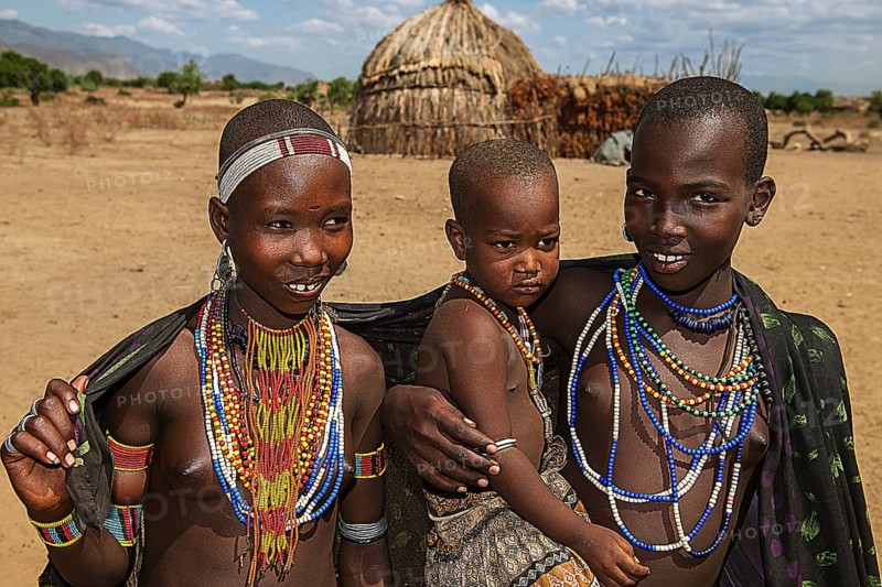 Young women with child from the Erbore tribe