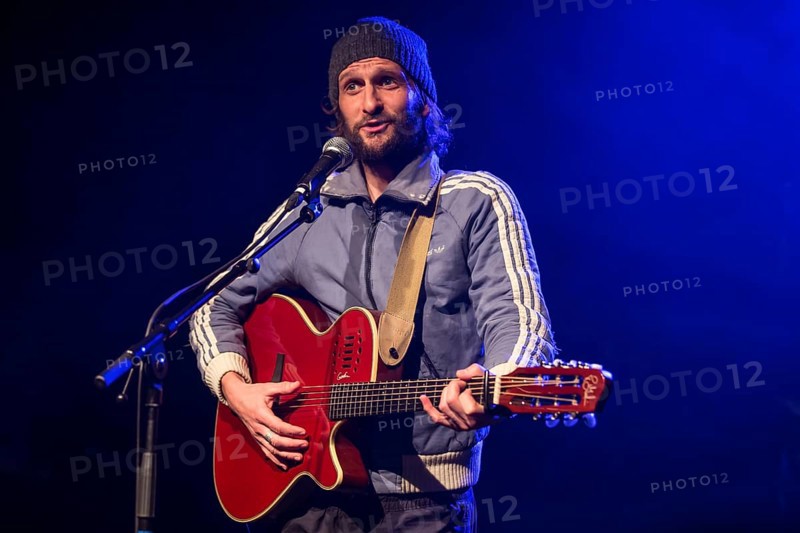 The Swiss singer and songwriter Shem Thomas live at the Schuur Lucerne